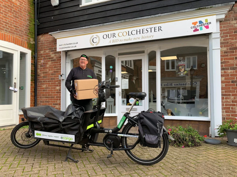 Introducing Our Sustainable Cake Delivery Service via eCargo Bikes!